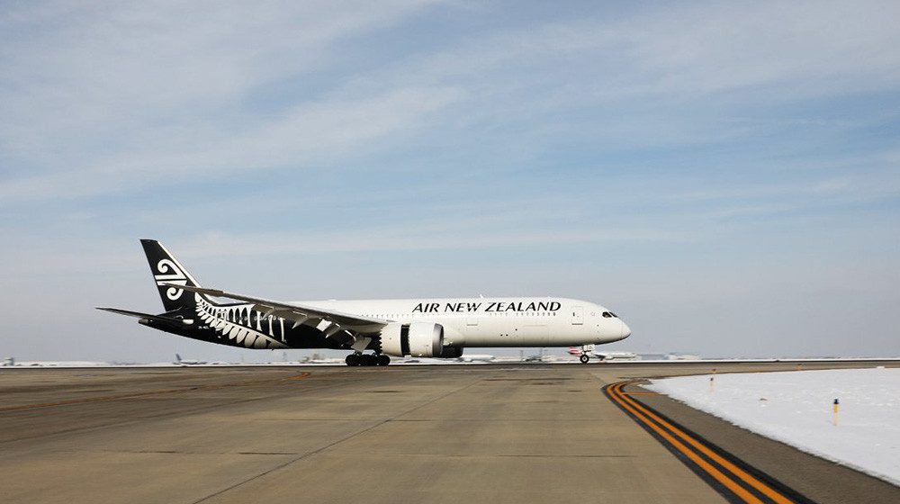 UP, UP & AWAY! A snowy welcome for Air NZ's first non-stop flight to Chicago