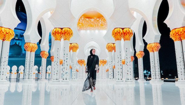 KARRYON-Etihad-Abu-Dhabi-Lady-In-Mosque
