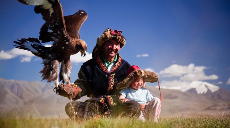 “It was designed for tourists”: Operator removes Eagle-Hunting Festival from Mongolia tours