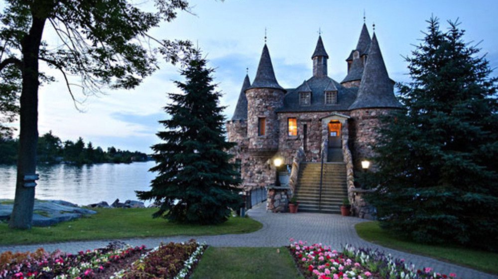AMERICAN ROYALTY: Did you know New York has castles that you can sleep in?