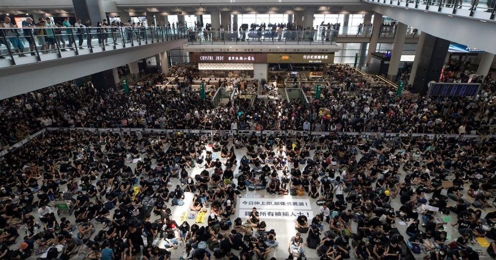 HONG KONG: Airport protest sees flights cancelled & thousands trapped in transit