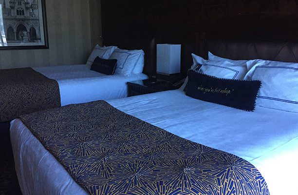 karryon-disneyland-hotel-room
