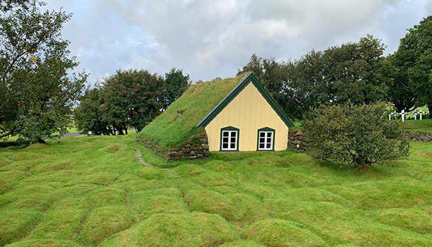 karryon hidden iceland -612x350_Recreating-the-Iceland-Air-Insta-pic