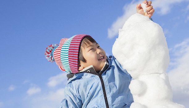 KARRYON-Japan-Child-Building-Snowman