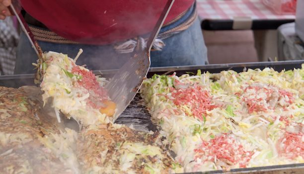 KARRYON-Japan-Okonomiyaki-cooking