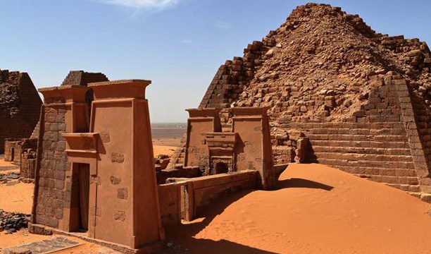 karryon-peregrine-adventures-sudan-pyramids