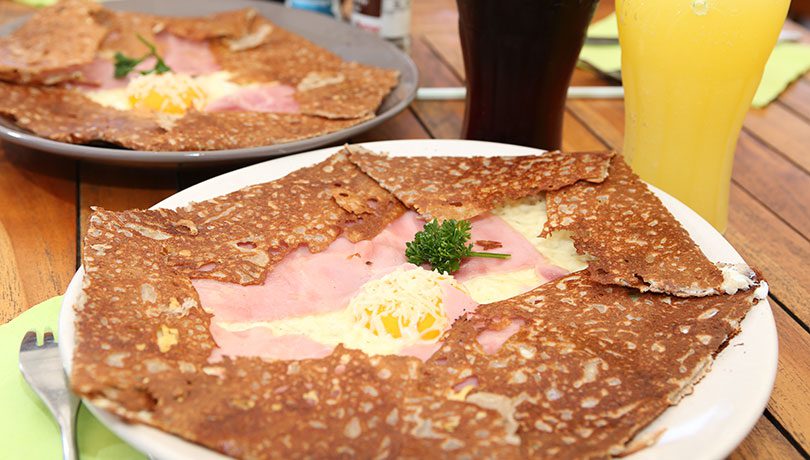 Tropical Vibes: Party Like You're In New Caledonia This Christmas 4 Karryon_New Cal-810x460_Creperie-Le-Rocher--©-Toko---NCTPS-Nouméa