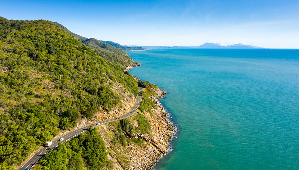 Journey north on the Cape Tribulation Drive on the 6 day Heritage Wanderer tour ©Tourism and Events Queensland 
