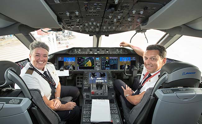 Qantas Captain Lisa Norman and Qantas Captain Alex Passerini