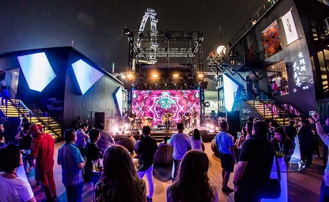 Back on track: Singapore powers up for F1 party in September 1 Live-entertainment-at-the-Bay-Terrace-at-Twenty3