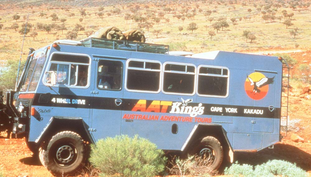 Vale Bill King, Founder of AAT Kings and Australian Tourism Export Council Chairman (1930–2022) 1 blue AAT Kings coach in the outback