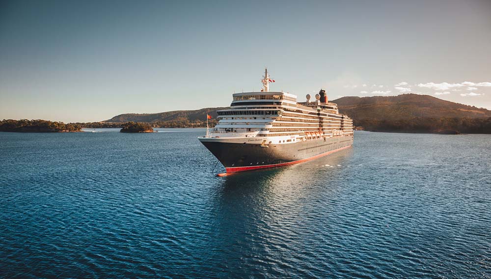 Cunard Queen Elizabeth in Tasmania 02