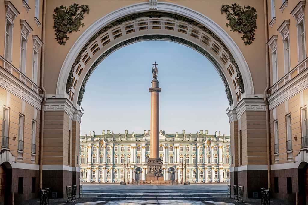 20-years of World Art Tours: Renaissance and the Art Gallery Society of NSW 1 shutterstock 1395358976 Alexander Column in front of the Hermitage in St Petersburg Russia 150DPI