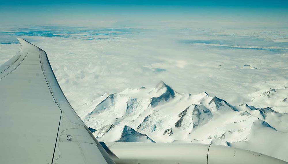 Chimu Adventures takes pole position with first tourist flight to South Pole in one day 2 Chimu Trans Antarctic Mountains Katie Dundas