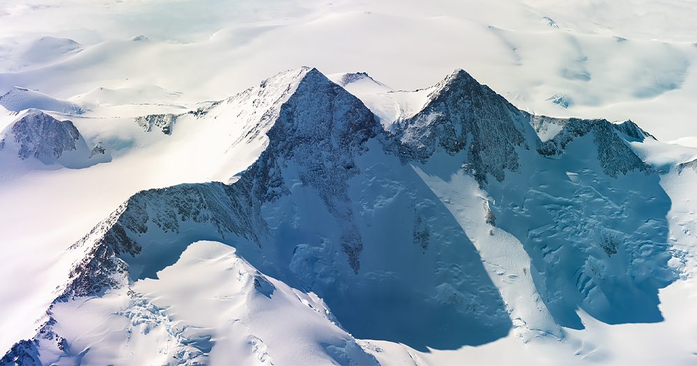 Chimu Adventures takes pole position with first tourist flight to South Pole in one day