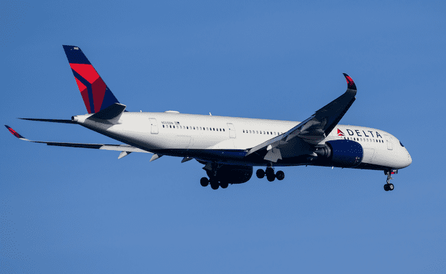 A Delta plane approaching Sydney Airport.