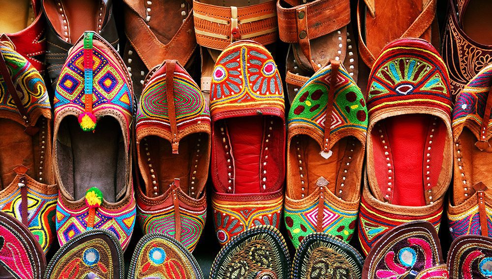 India shopping sandals Shutterstock