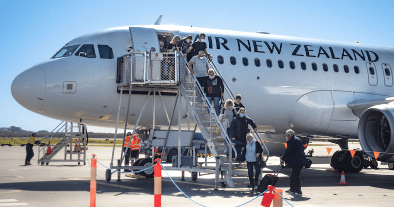 Sunny feeling! Air New Zealand returns to Sunshine Coast