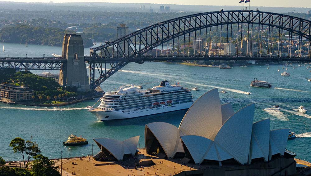 SUN Sydney Harbour Bridge Opera House Boats 1