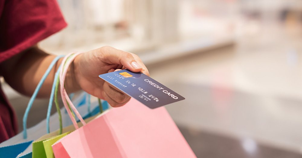 Aussie travellers wasting money on credit card fees, study finds