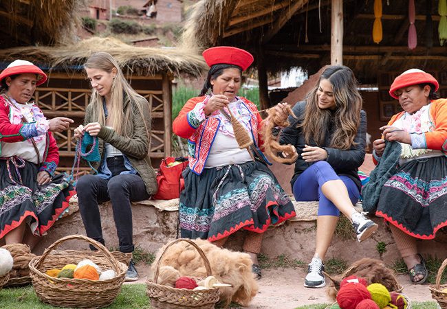 Peru Sacred Valley Ccaccaccollo Womens Weaving Co op Local Women Female Travellers Interacting