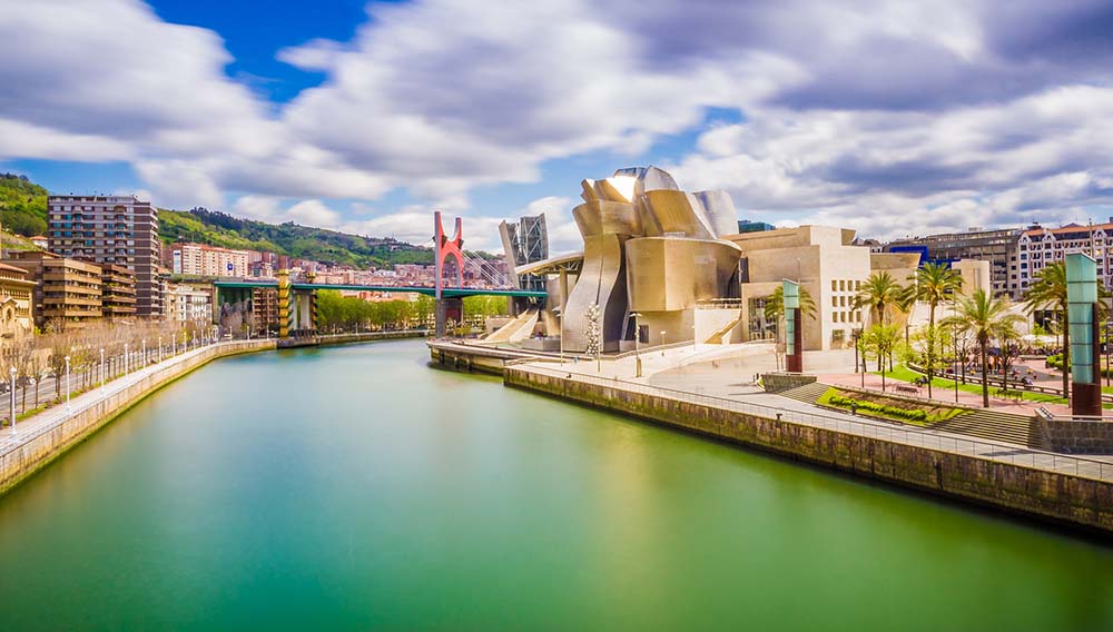 AT Bilbao and Guggenheim iStock 537626052