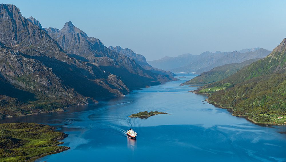 Sustainalytics: Hurtigruten Group shines with top sustainable cruising creds