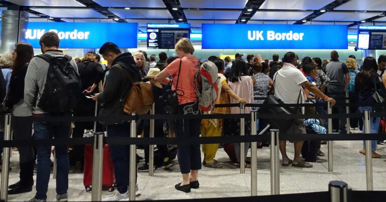 UK air control chaos grounds 500 flights; days of disruption expected