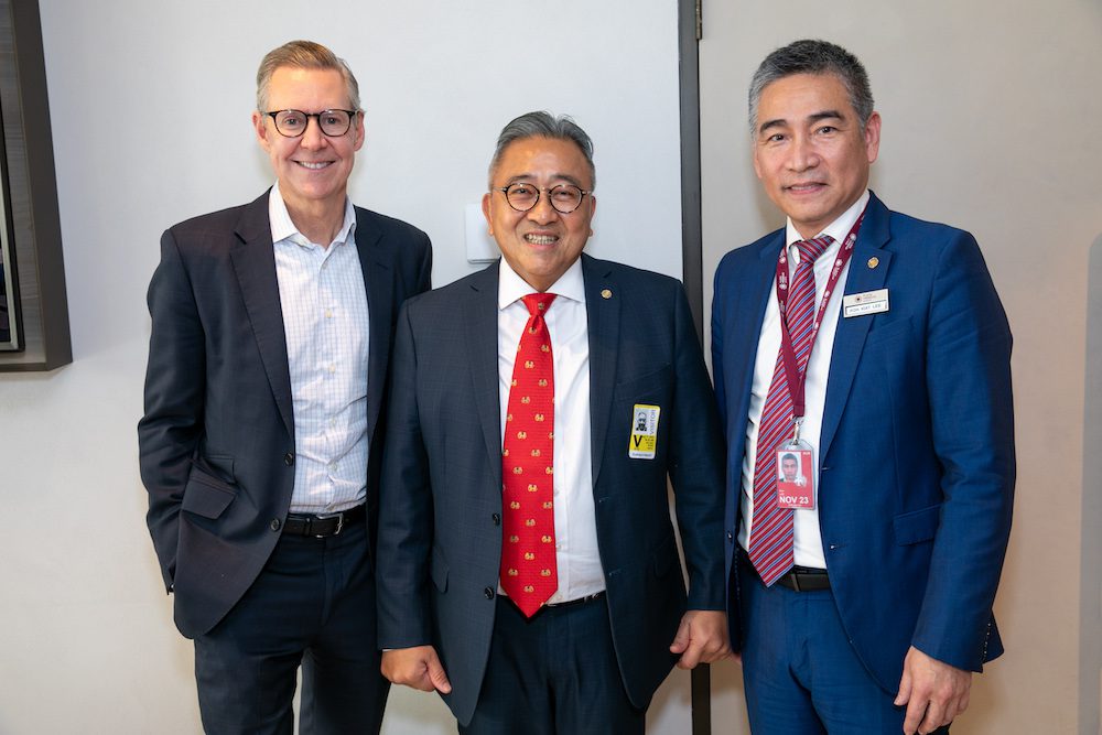 Mr Geoff Culbert SYD Airport CEO Mr Song Hoi See PPG Founder and CEO and Poh Kiat Lee PPG Oceania Regional General Manager