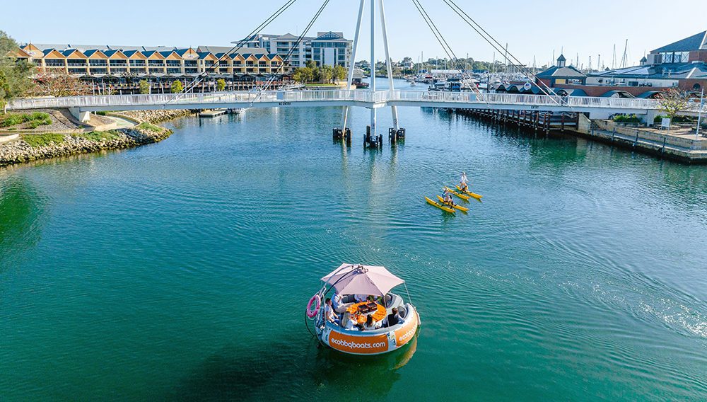 BBQ Boats and Waterbikes with Sea West, Mandurah ©Tourism Western Australia