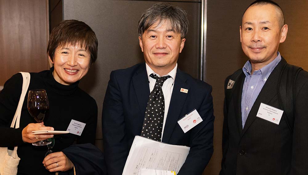JNTO Naoki Kitazawa Executive Director of JNTO centre with delegates from Kintetsu International