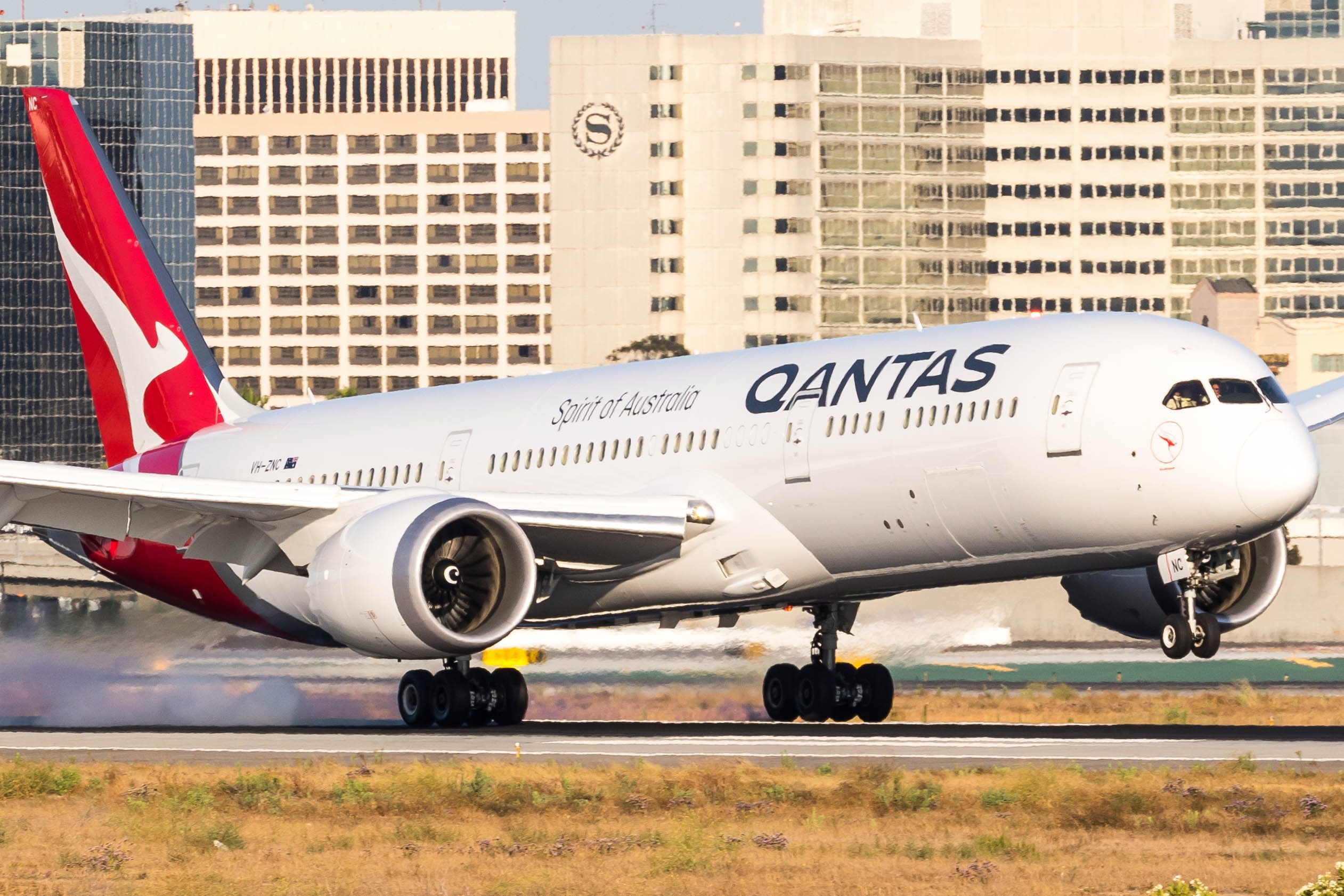 A QF B787 at LAX.