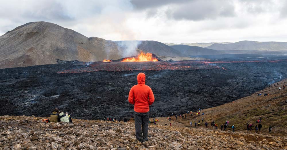 Travellers on high alert as Iceland earthquakes threaten volcanic eruption