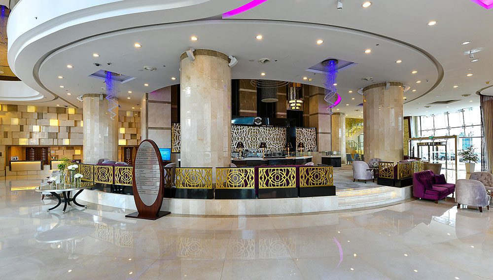 1000x568 crowne plaza doha lobby