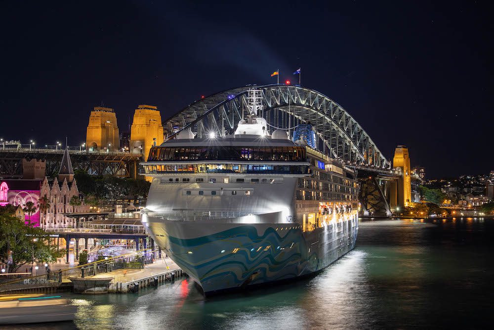 Cruise travel_Norwegian Spirit in Sydney