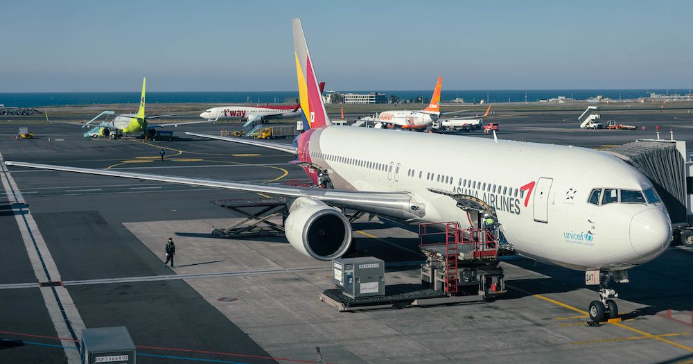 Jeju airport sees a lot of activity. 
airports