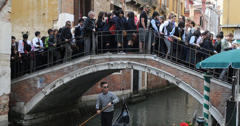 Venice cracks down on crowds: City sets new 25 pax cap