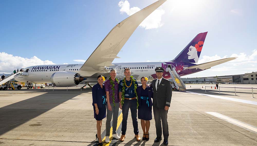 Hawaiian Dreamliner crew