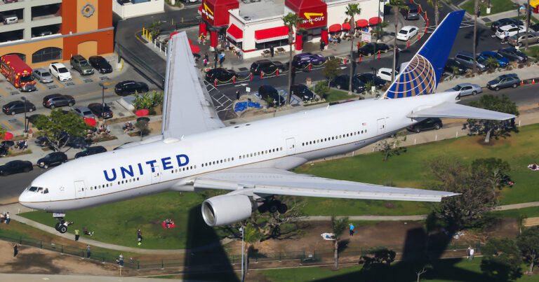 Tyre falls off United plane, but jet lands safely; incident the fourth for UA in a week