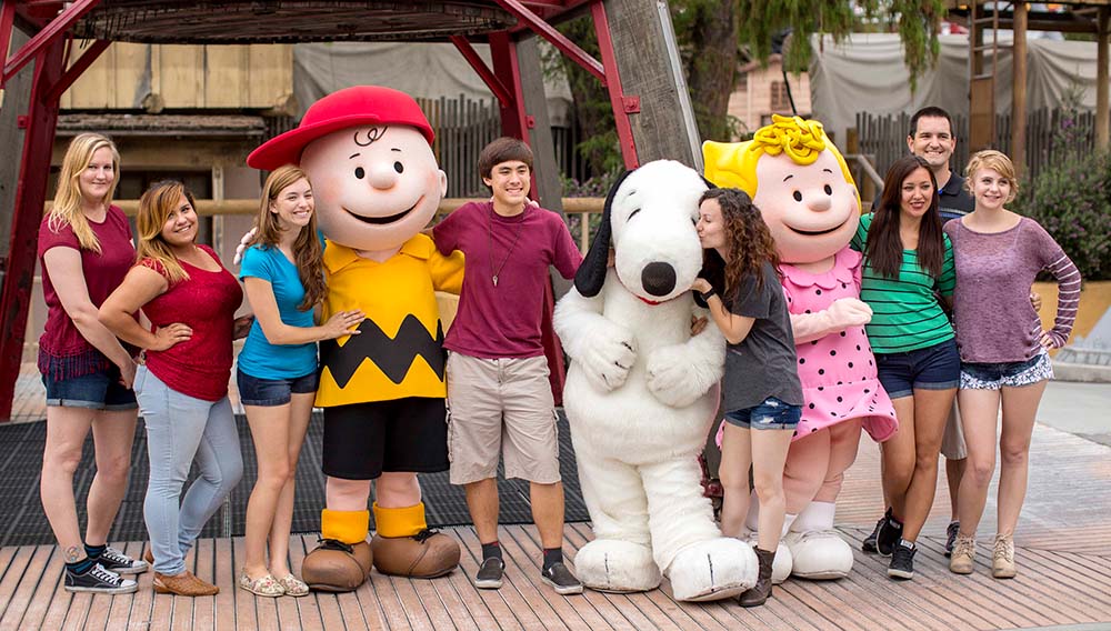 VA Snoopy Charlie Brown Sally with Teenagers