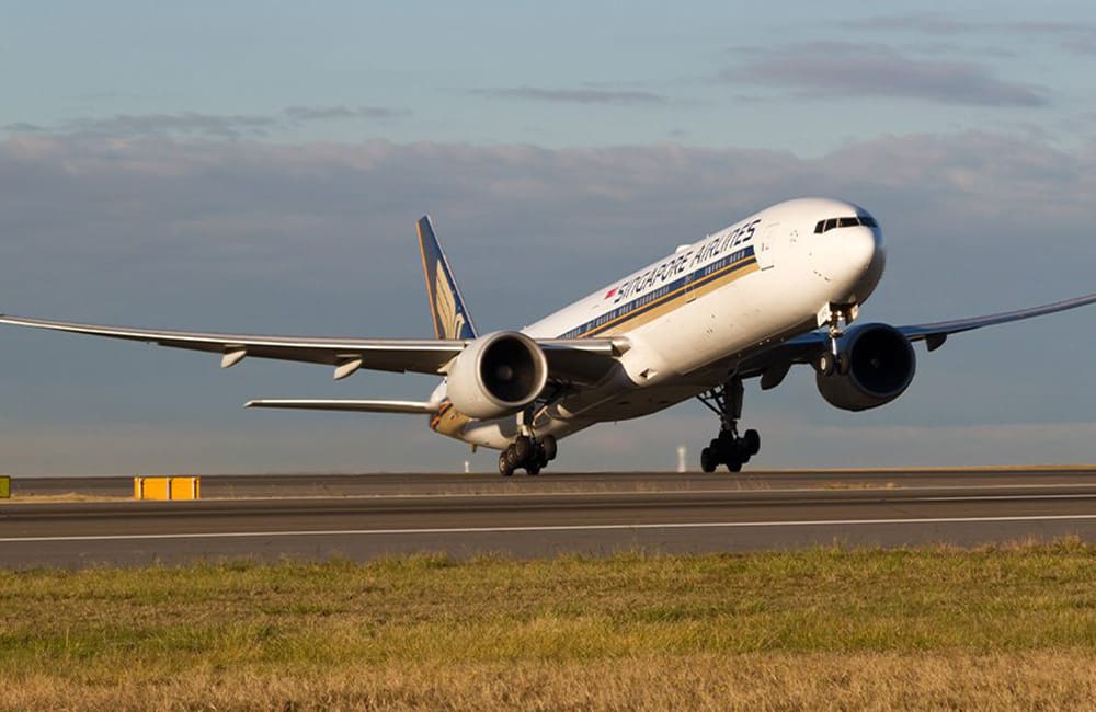 Singapore-Airlines-B777-300ER-at-Sydney-Airport
