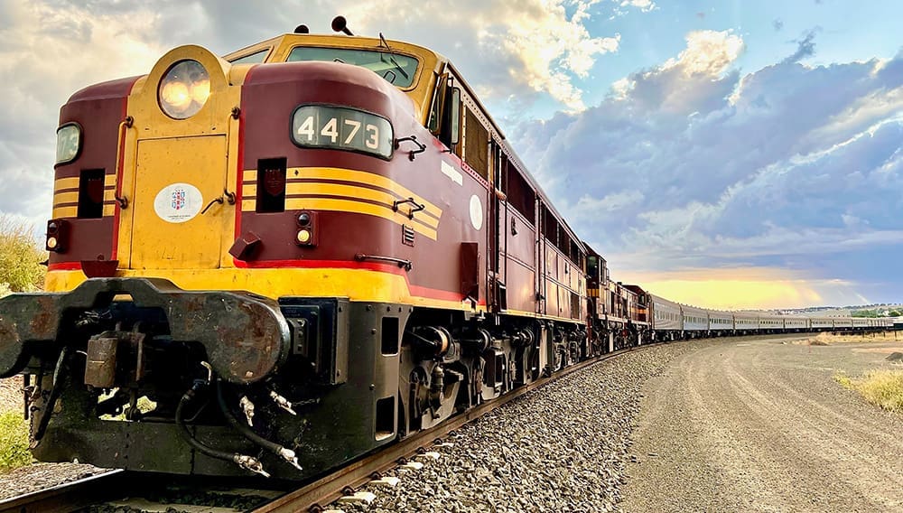 Journey Beyond Vintage Rail Journeys train at Dubbo.