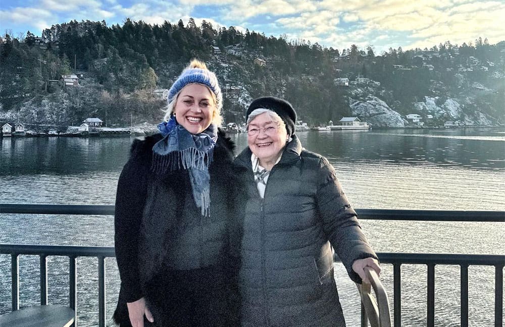 Lisa-Pile-and-her-mum-in-her-mum's-country-of-origin,-Norway_Regent-Seven-Seas-Cruises_1000x648