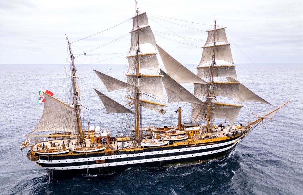 Nave Amerigo Vespucci