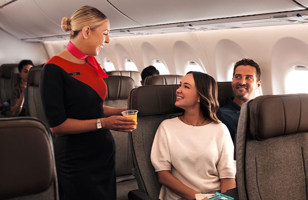 Qantas flight attendant serves drink to passenger – Karryon Top 10 Stories