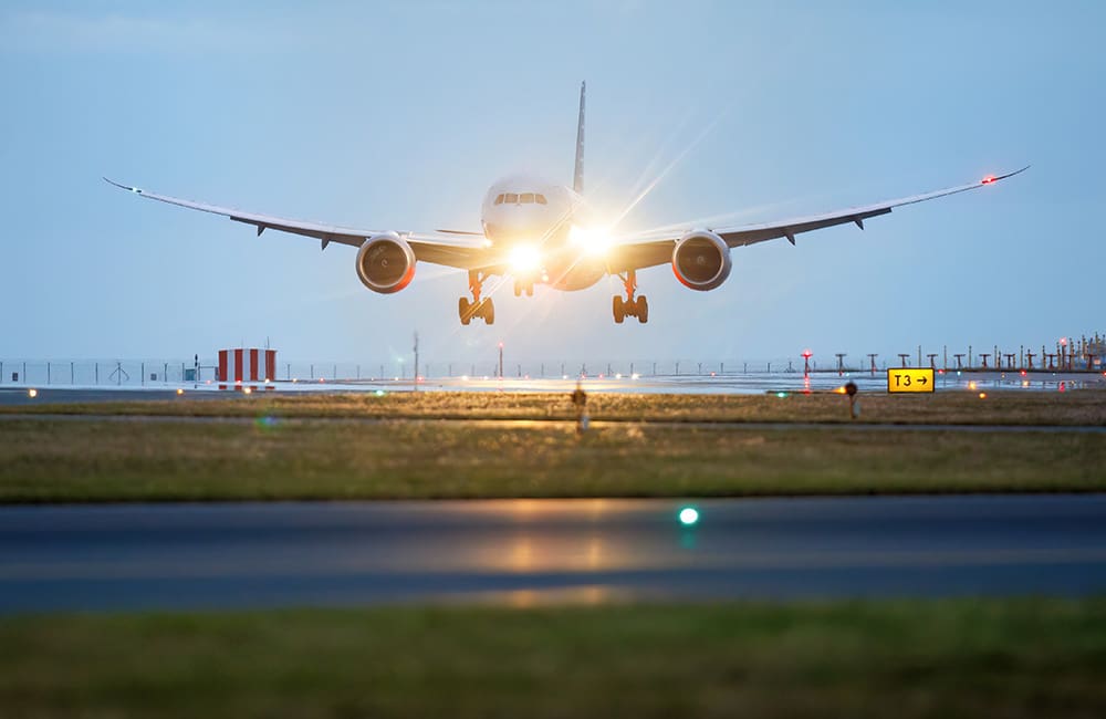 American Airlines Boeing 787-9 aircraft coming into land at Brisbane Airport.