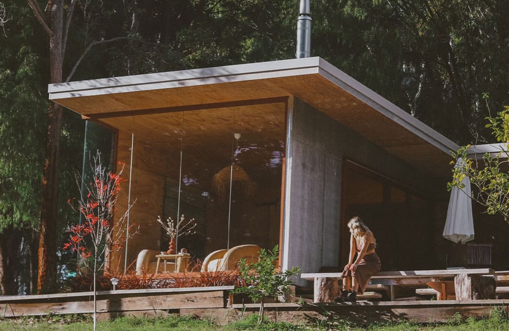 Lande-Home-Aimee-Bell-visits-property_1000x650
