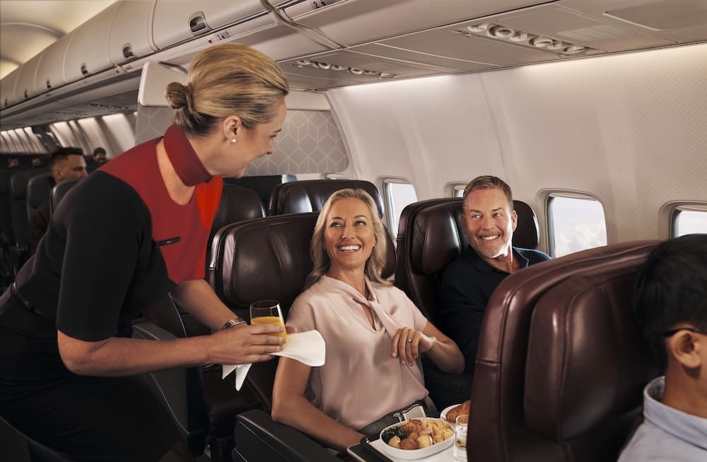 Qantas_240307_B737_Cabin_Bus_Couple_1358_HIGH_RES (1)