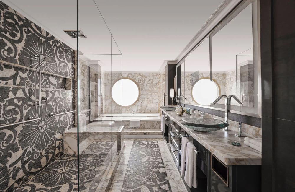 Crystal's Penthouse ensuite