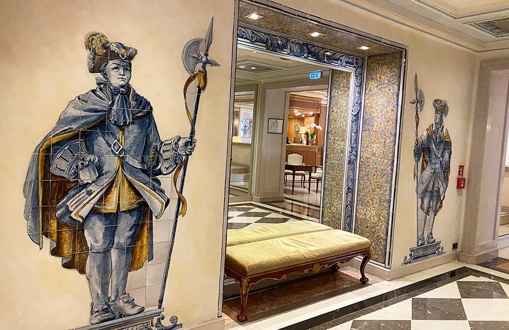 OLP mirror tile detail